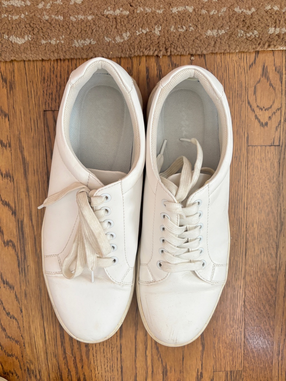 Vostey White Low-Top Lace-Up Sneakers